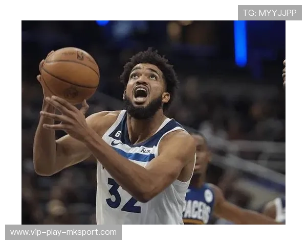 兰德尔背身强吃，尼克斯内线进攻多点开花