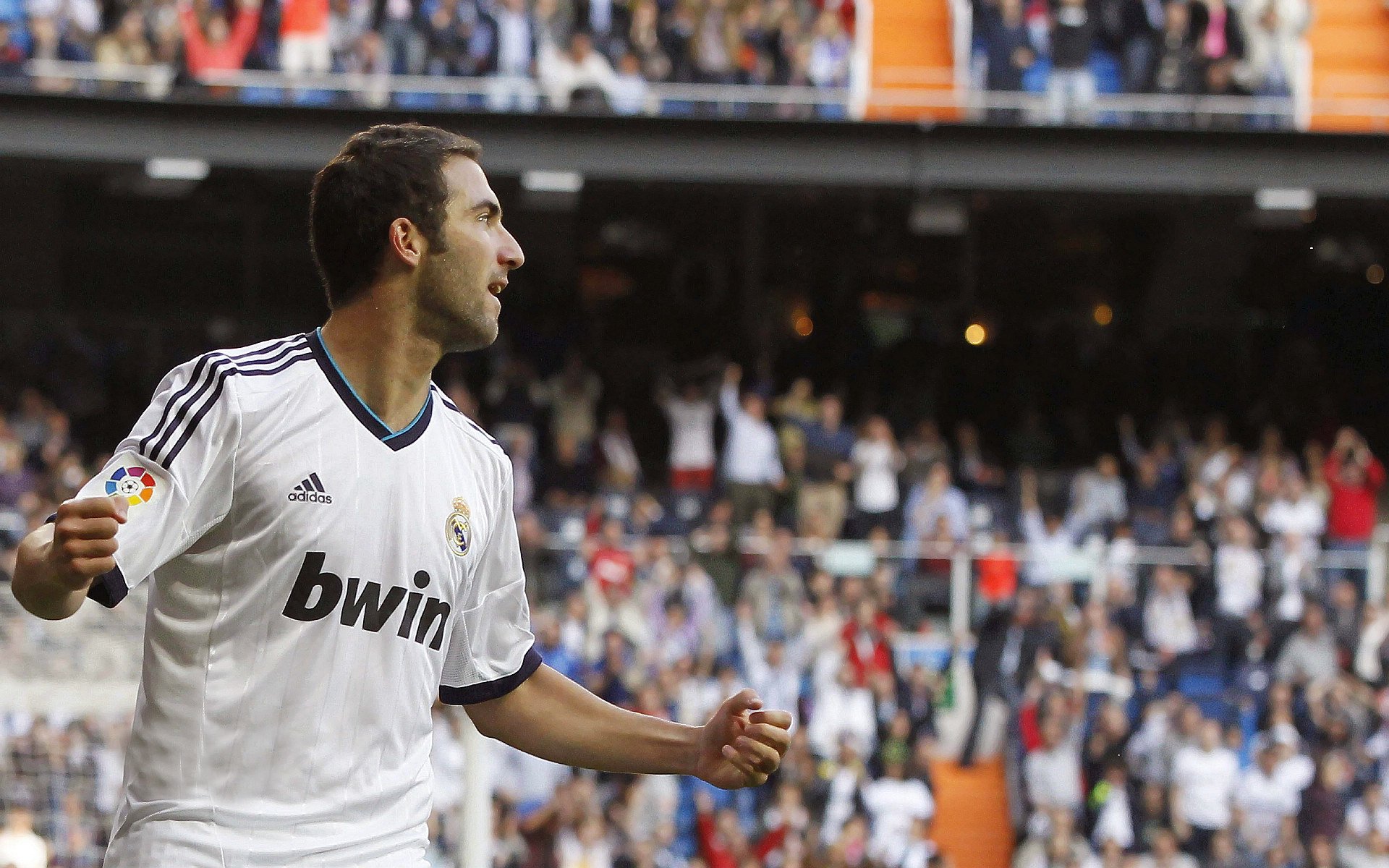 中国足球联赛媒体传播方式的多样化探索，足球权威媒体